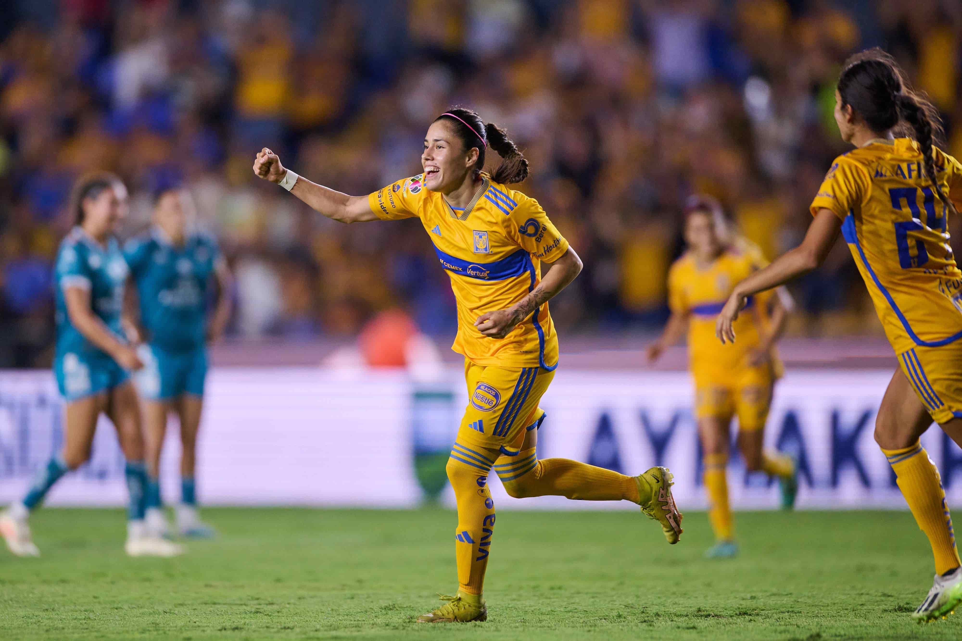 Lizbeth Ovalle hace doblete.