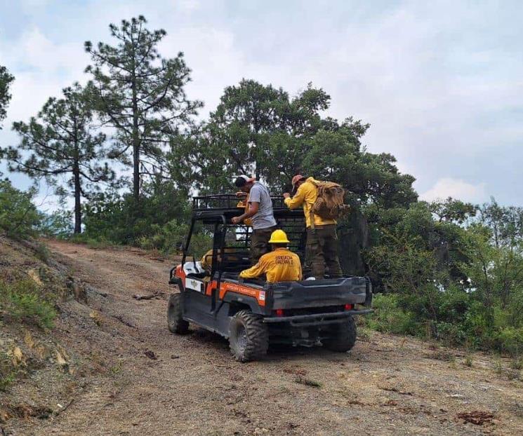 Combate Protección Civil incendio forestal en Iturbide