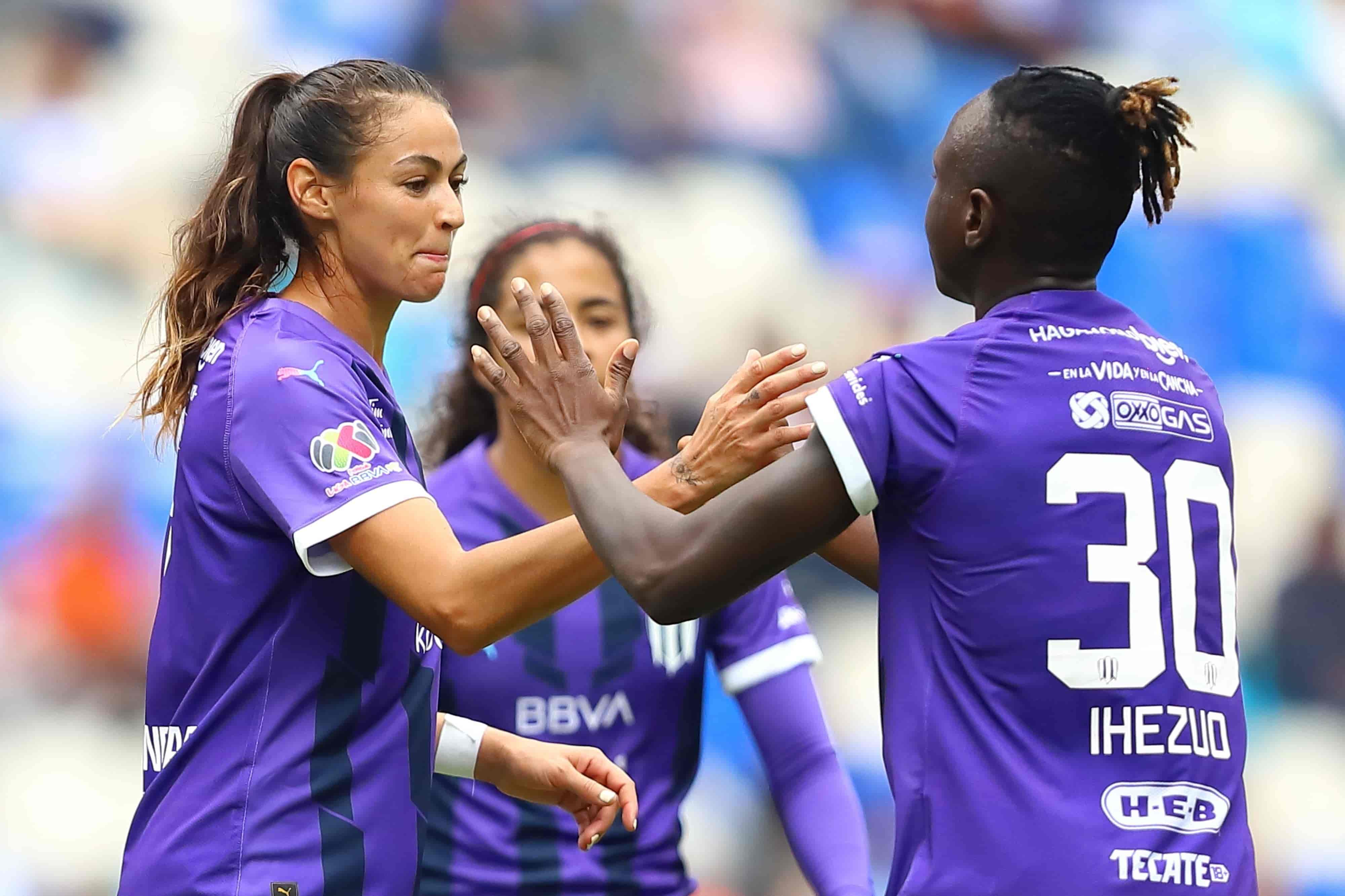 Christina Burkenroad hace doblete.