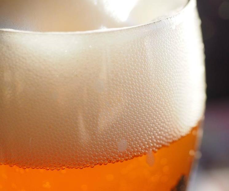 Mexicanos pagan cerveza más cara, pero mantienen consumo