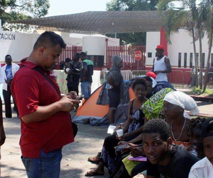 Analiza AMLO instalación de nuevo espacio para migrantes