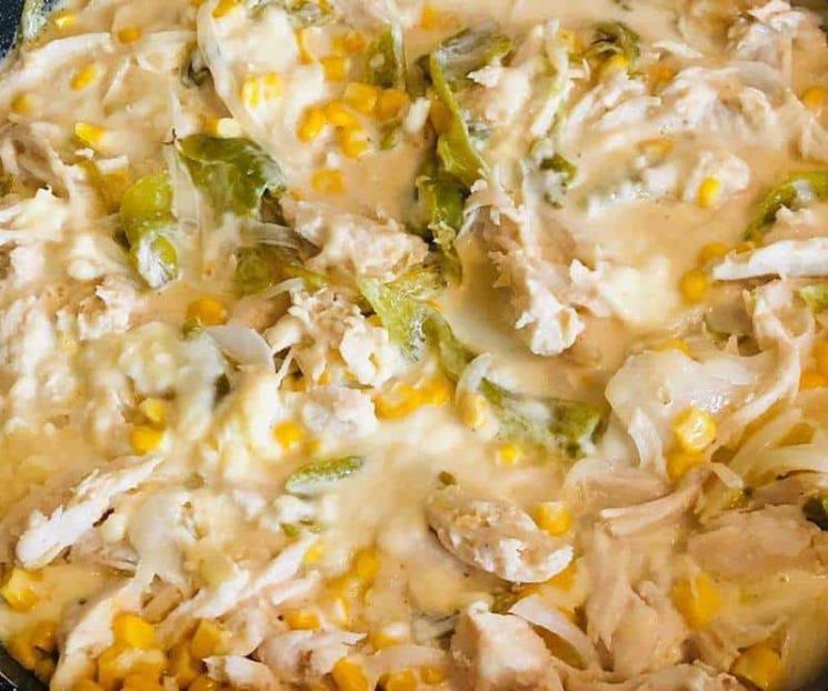 Prepara pollo en rajas con crema Prepara pollo en rajas con crema