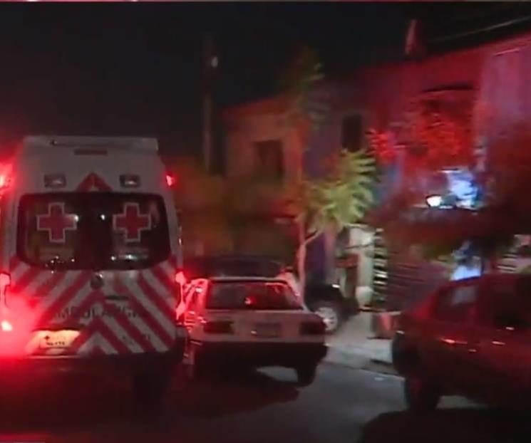 Entran a su casa y lo balean frente a su pareja