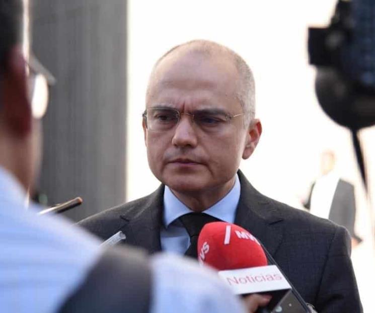 Investigan a 2 por ejecución de director jurídico
