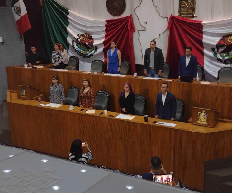 Rinde Congreso minuto de silencio por Director Jurídico