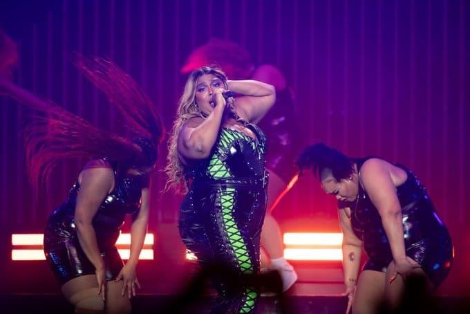 Demandan exbailarinas a Lizzo por acoso sexual Demandan exbailarinas a Lizzo por acoso sexual