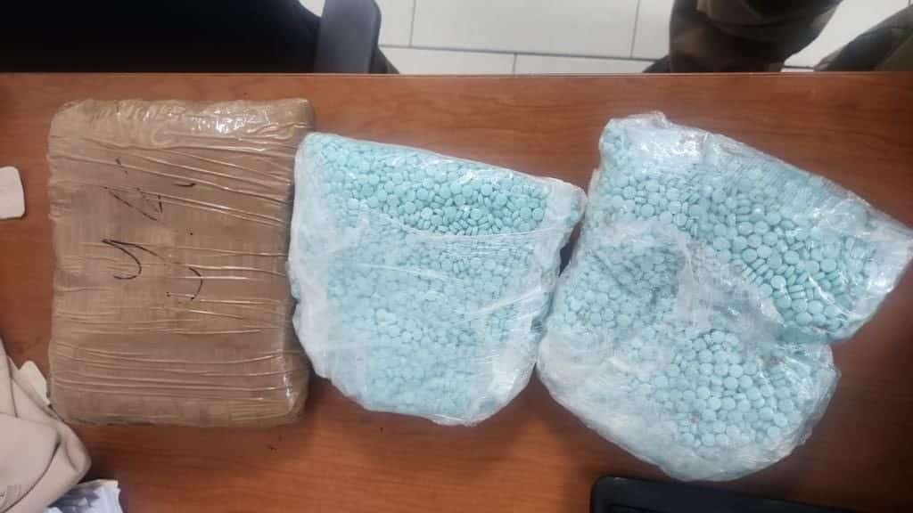 Un hombre que fue sorprendido transportando 22 mil 600 pastillas de fentanilo en un autobús de transporte turístico, fue vinculado a proceso por un Juez de Control Federal.