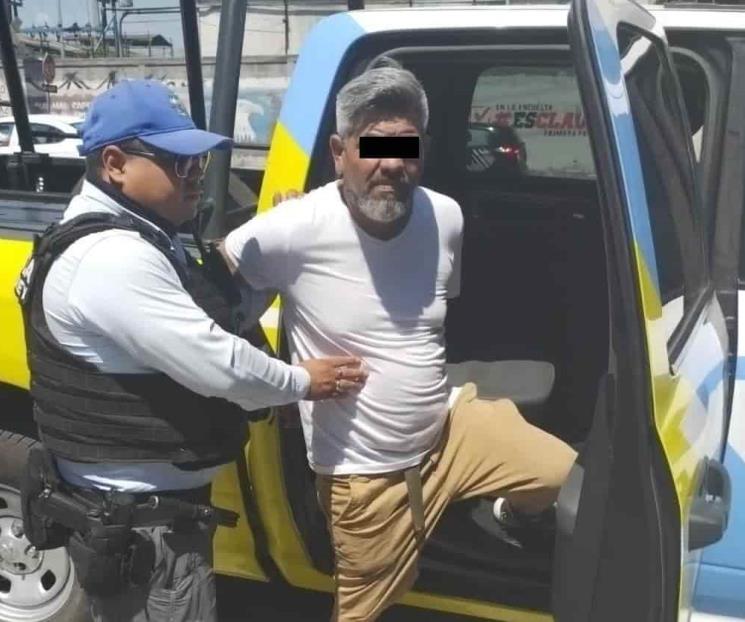Exhibe taxista sus genitales a pasajera