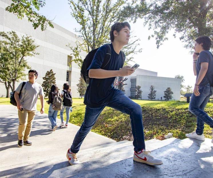 Regresa actividad a las aulas de la UDEM