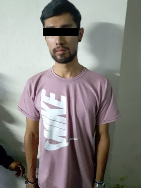 Elementos de la Secretaría de Seguridad Pública y Vialidad de Santa Catarina, realizaron la captura de una persona que circulaba a exceso de velocidad, al ver a los uniformados intentó darse a la fuga.