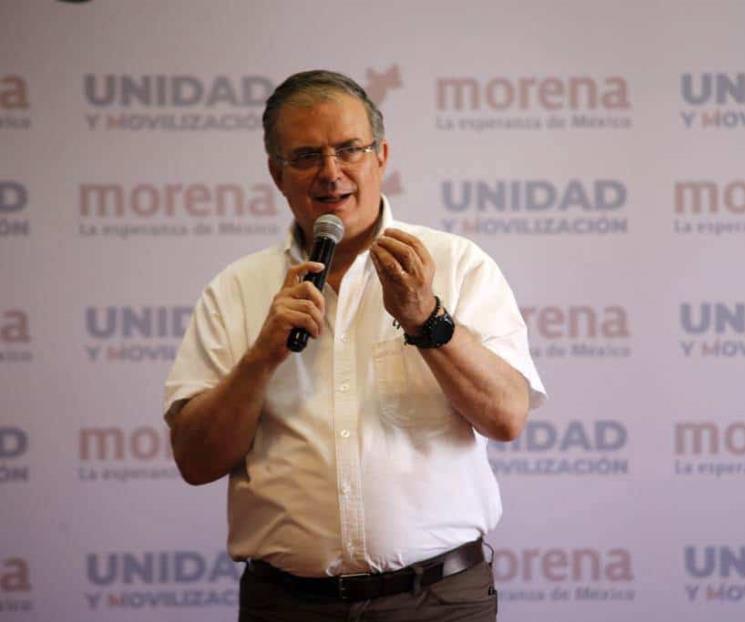 Opiniones sobre libros, con política, asevera Ebrard