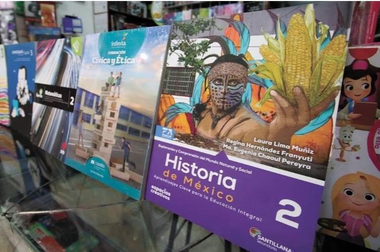 AMLO anuncia conferencias vespertinas para defender libros