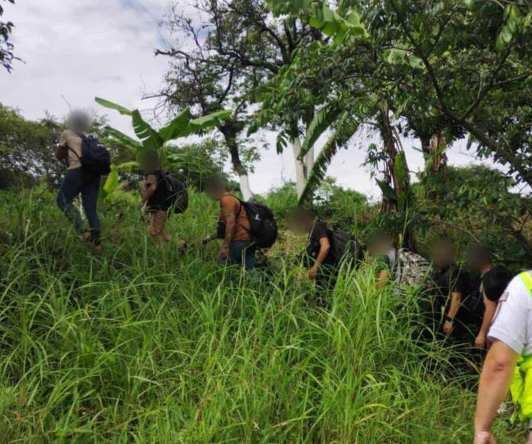 Rescatan a 89 migrantes abandonados en autobús en Veracruz Rescatan a 89 migrantes abandonados en autobús en Veracruz