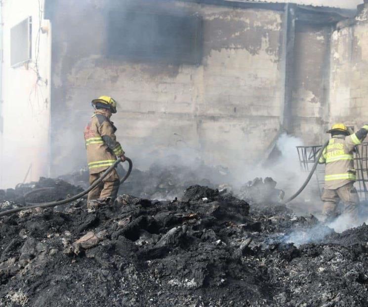 Temen reinicie incendio en bodegas
