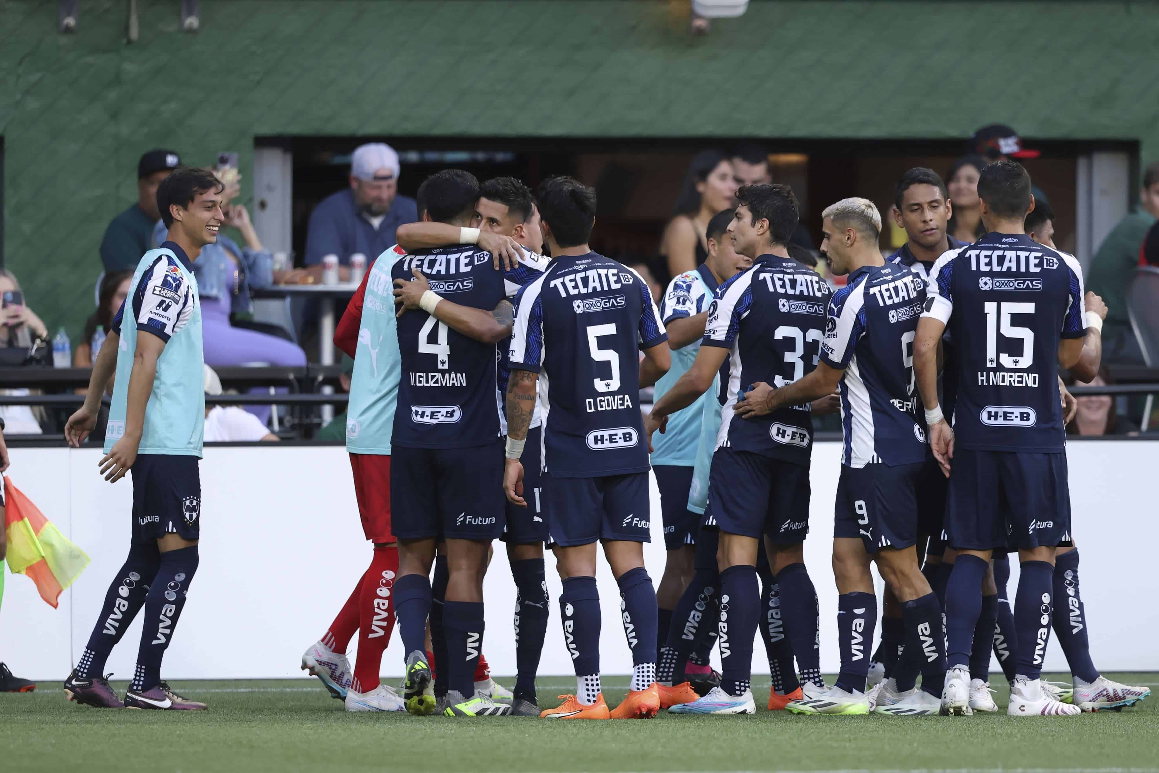 Maxi Meza anota.