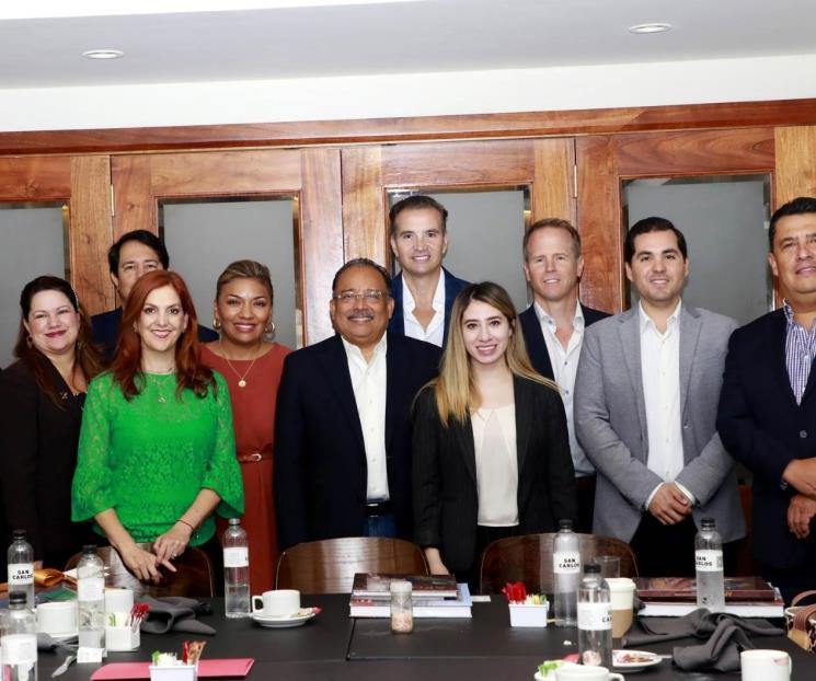 Presume Mijes a Escobedo ante empresarios texanos