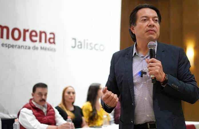 Buscan desprestigiar a AMLO con libros: Delgado