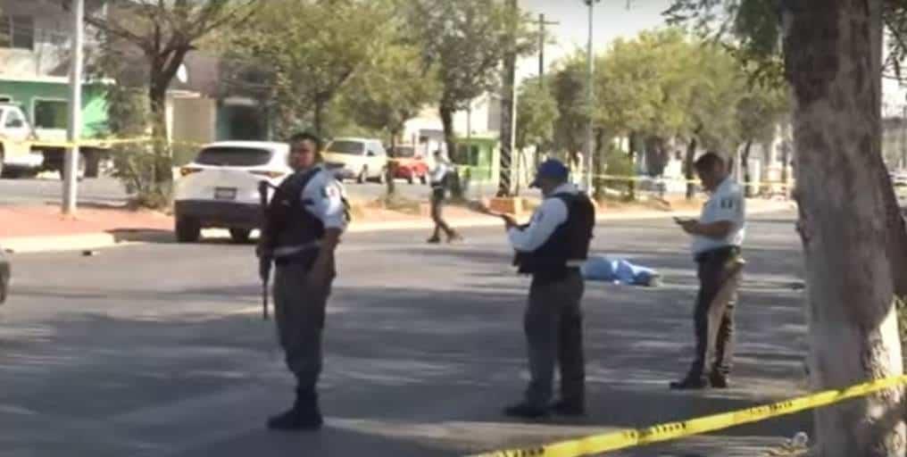 Muere hombre al ser embestido por una camioneta