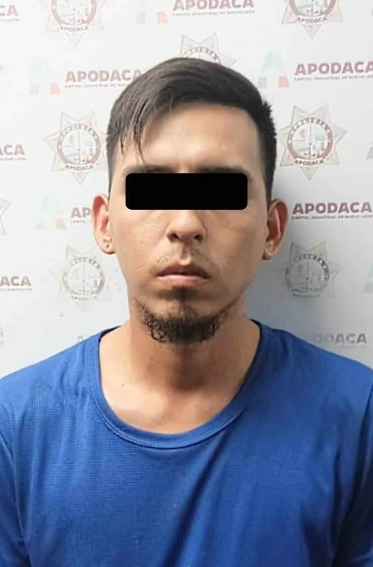 En diferentes acciones operativas, dos hombres que contaban con orden de aprehensión por narcomenudeo en su modalidad de posesión de cocaína, marihuana y metanfetaminas, fueron detenidos por la Guardia de Proximidad de Apodaca.