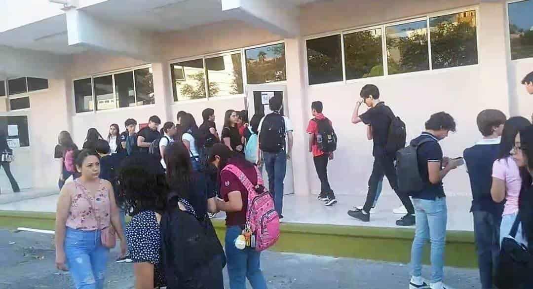 Regreso a la UANL causó caos en vialidad y transporte
