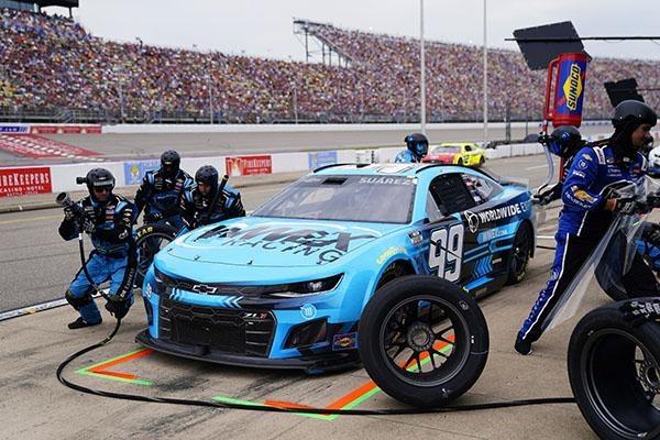 Aspiró regio Suárez al triunfo y acabó sexto en Michigan