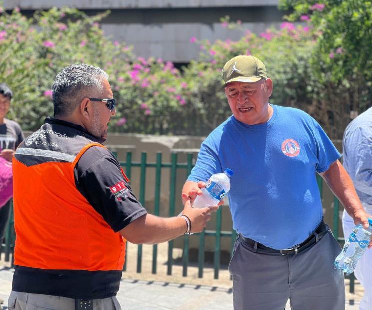 Llaman a mantenerse hidratados ante calor