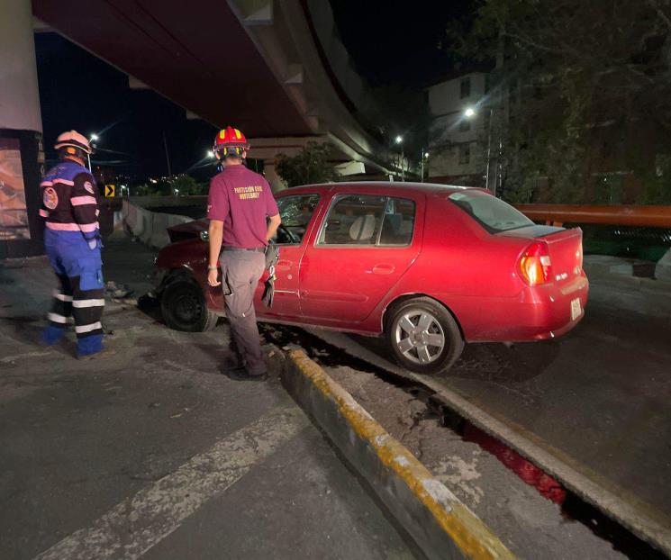 Estrella su vehículo en Av. Félix U. Gómez