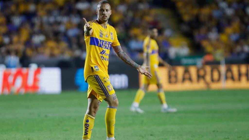 Aumenta León la oferta por Nico López