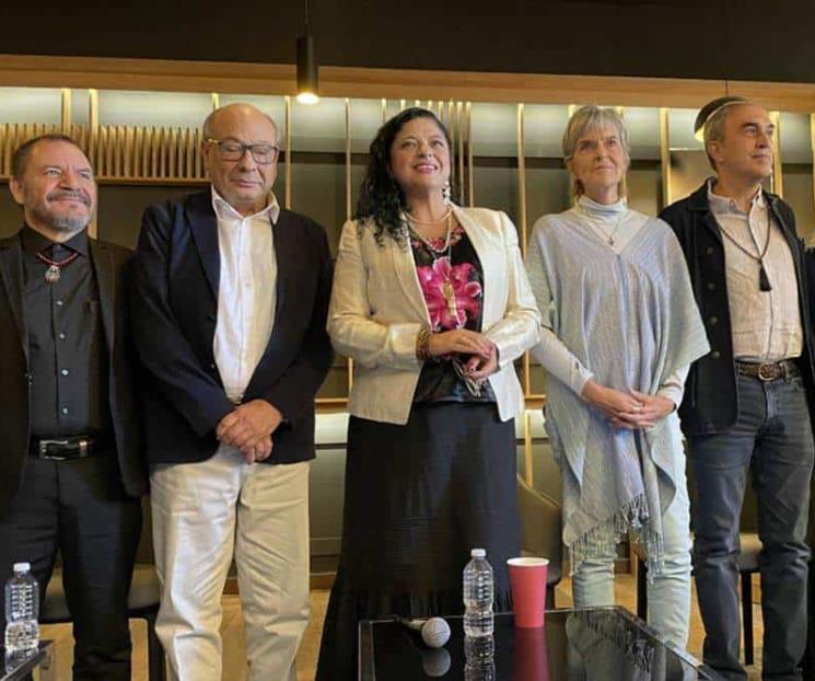 Alejandra Frausto defiende a los libros de texto