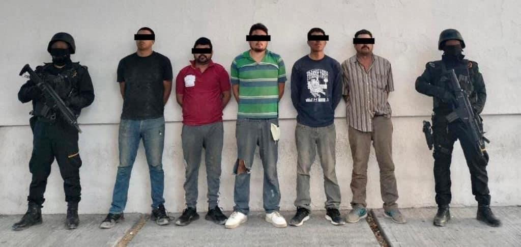Detienen a cinco con armas y más de 80 dosis de cristal