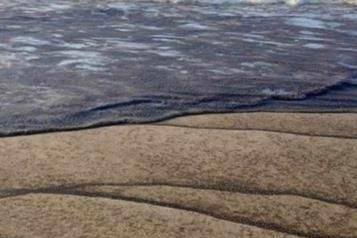 Confirman derrame de diésel en playas de Colima