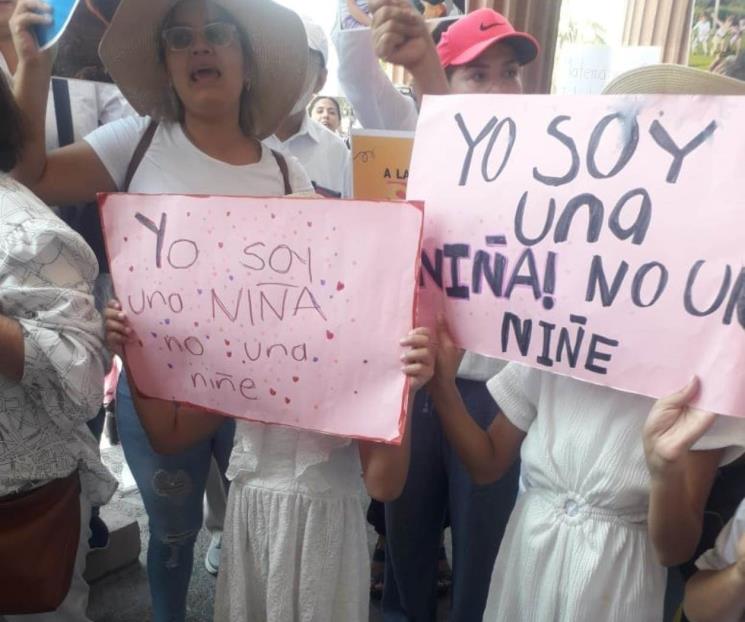 Piden padres de familia que los libros no se entreguen Piden padres de familia que los libros no se entreguen