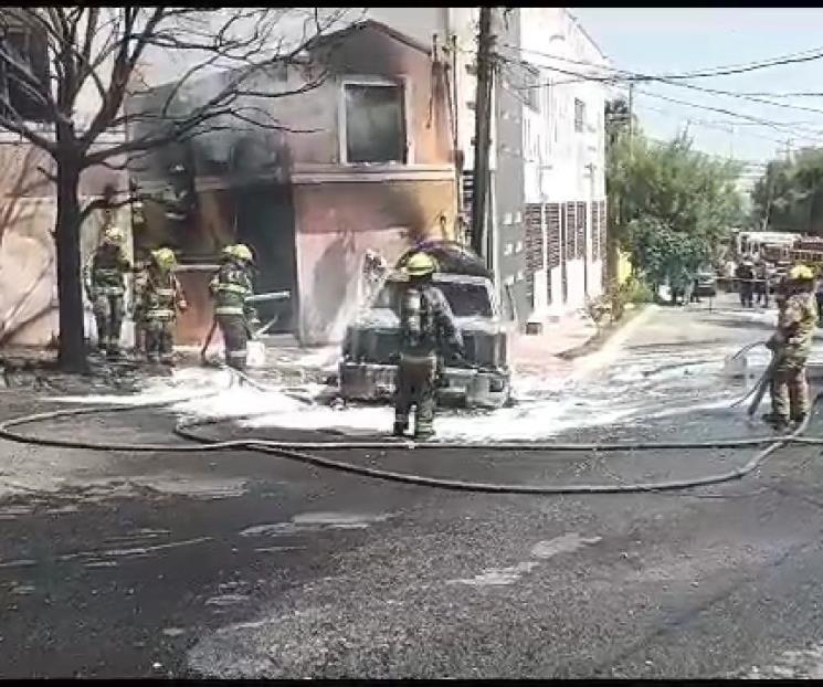 Muere chofer de pipa que explotó en Escobedo