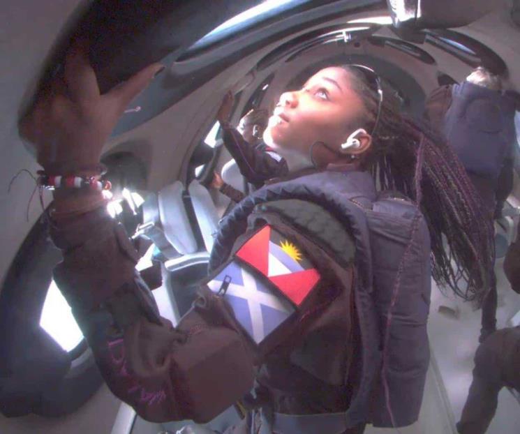Completa Virgin Galactic primer viaje turístico al espacio