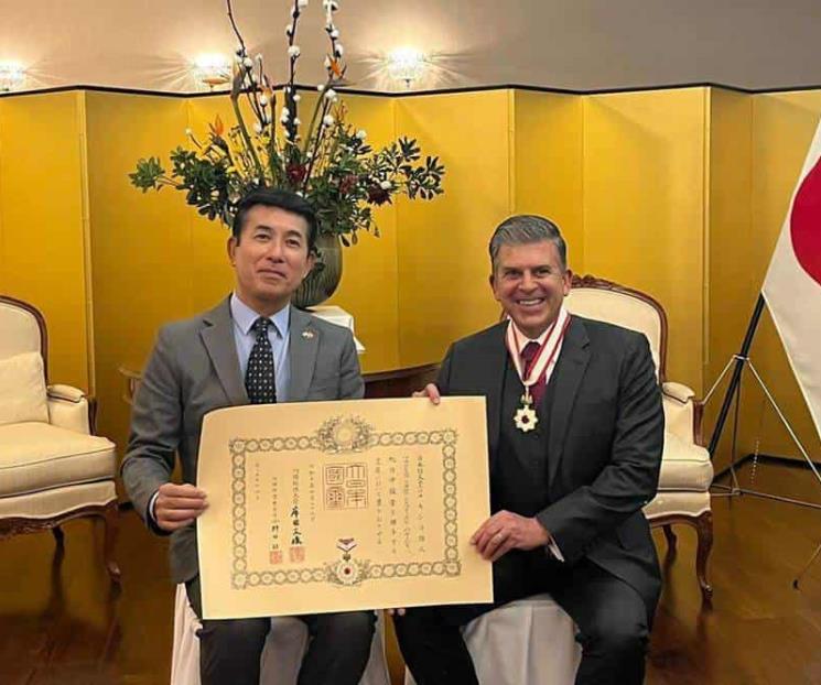 Japón condecora a Ricardo Sheffield