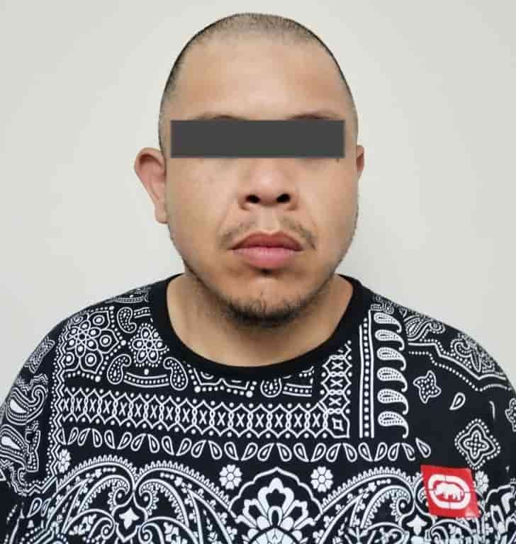 Por el delito de secuestro agravado contra una persona que posteriormente fue encontrada sin vida dentro de una casa en Metroplex, un hombre fue arrestado mediante orden de aprehensión.La Fiscalía General de Justicia cateó dos domicilios en el municipio de Juárez, donde además de asegurar droga se detuvo a una persona en una de las viviendas.