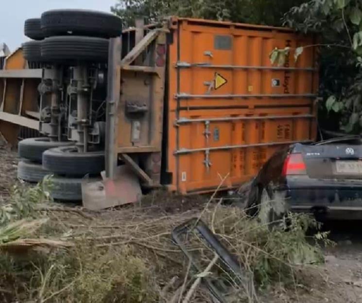 Muere aplastado por tráiler en Allende