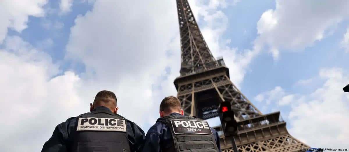 Evacúan Torre Eiffel por amenaza de bomba