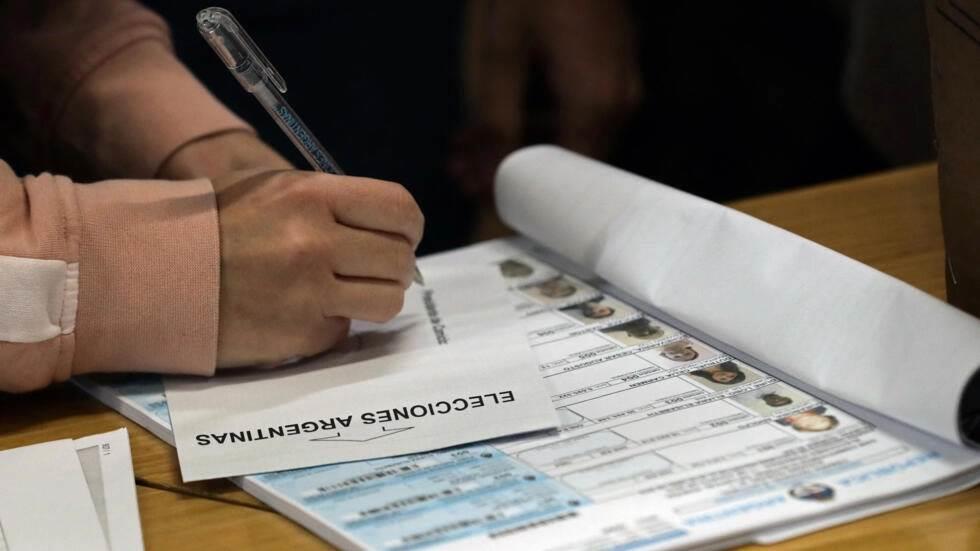 Eligen argentinos a sus candidatos