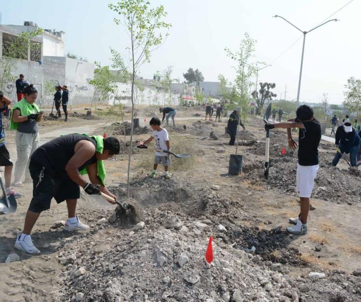 Rescatan con reforestación corredor urbano de Apodaca