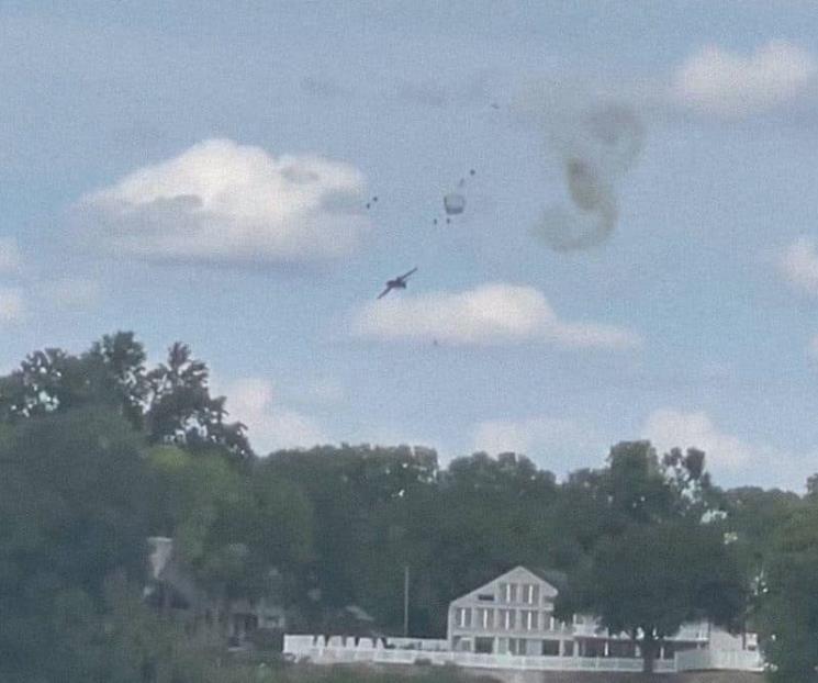 Avión de combate se estrella contra edificio en Detroit
