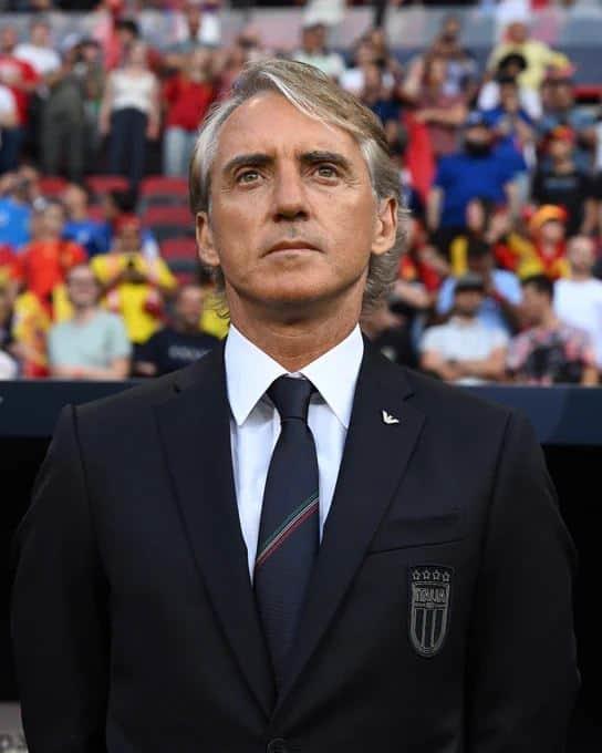 Roberto Mancini renuncia a la dirección técnica de Italia