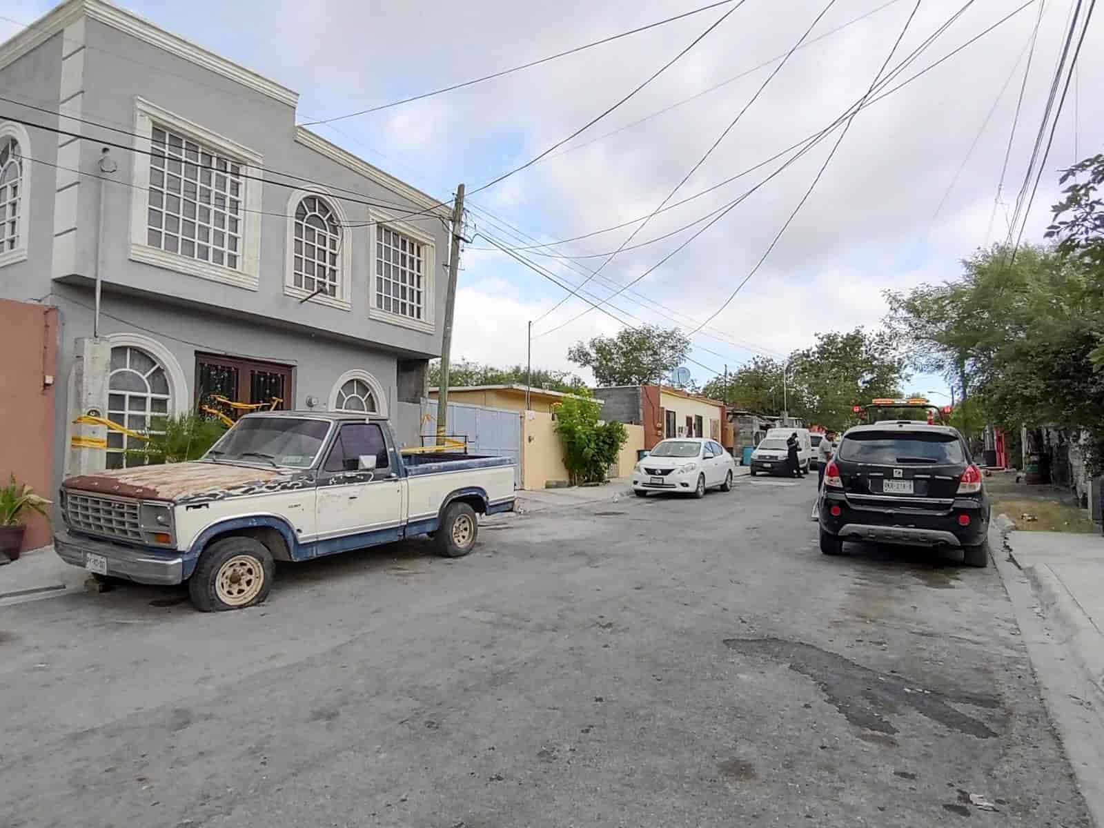 Un hombre sin vida y cuatro lesionados, dejó un ataque perpetrado presuntamente por una mujer que era acompañada por cinco hombres, en el municipio de Hidalgo.