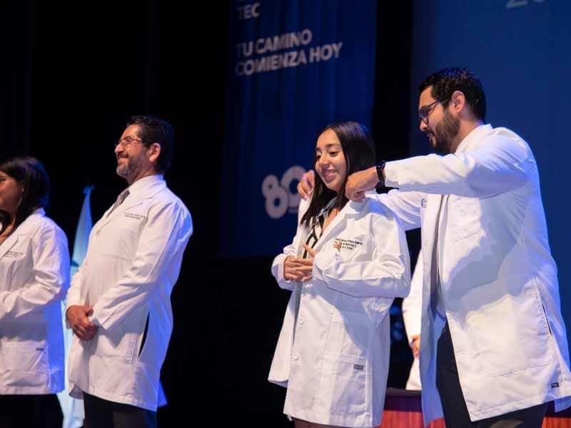 Nueva generación inicia su formación al servicio de la salud
