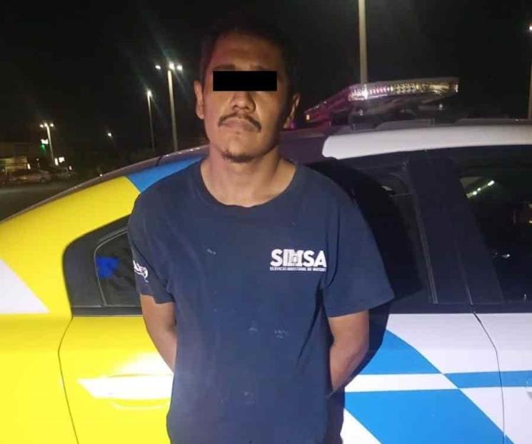 Graba a mujer en el baño