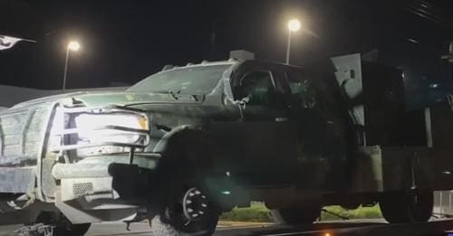 Un “monstruo”, vehículo con blindaje artesanal y camuflajeadoutilizado por delincuentes para sus operaciones, fue encontrado en una brecha del municipio de Los Aldamas, Nuevo León, límites con Tamaulipas.