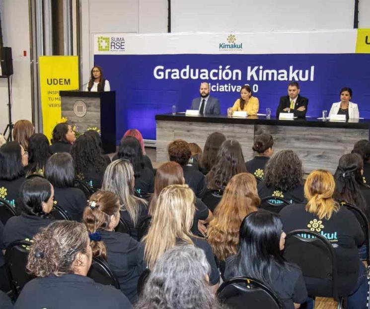 Gradúa Kimakul generación de 140 emprendedoras