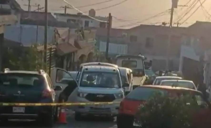 Un hombre falleció al parecer atropellado, luego de uno de sus amigos que iba presuntamente por más cerveza y al mover su auto y dar reversa le pasó por encima, la madrugada de ayer en el municipio de Santa Catarina.