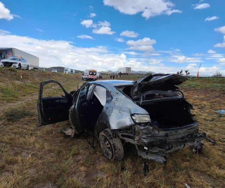 Volcadura en Galeana deja 2 fallecidos y 4 heridos