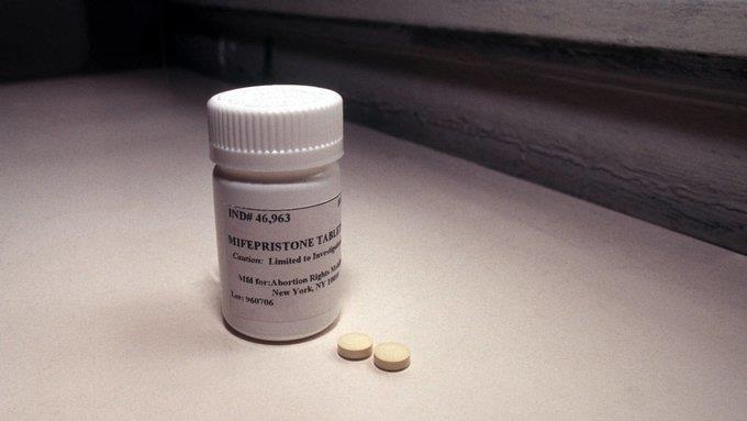 Píldora abortiva seguirá disponible en EU: Corte